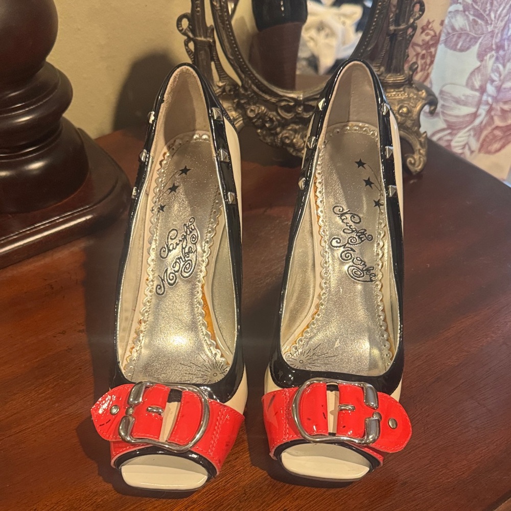 Naughty Monkey Black and hot pink Buckle Heels